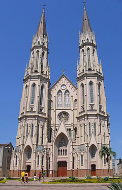 Santa Cruz do Sul catedral parallaxerror 2005-03-21.jpg